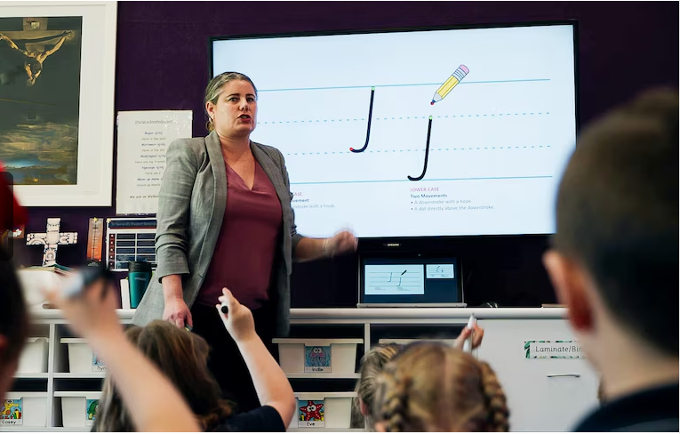 Screenshot_1 A teacher exemplifying one of the 10 essential classroom management skills as her class is focused and organised.