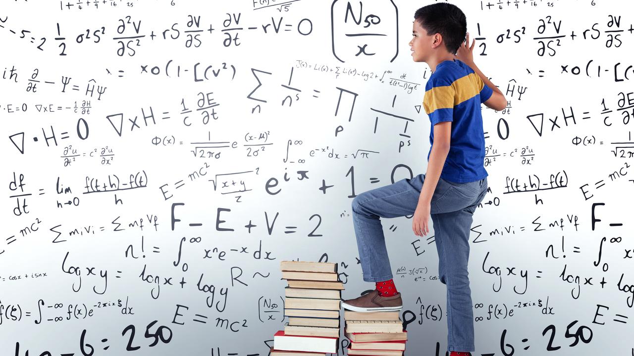 eb29fa443eee34269d8bb5f5f7d7565c A teacher exemplifying one of the 10 essential classroom management skills as her class is focused and organised.